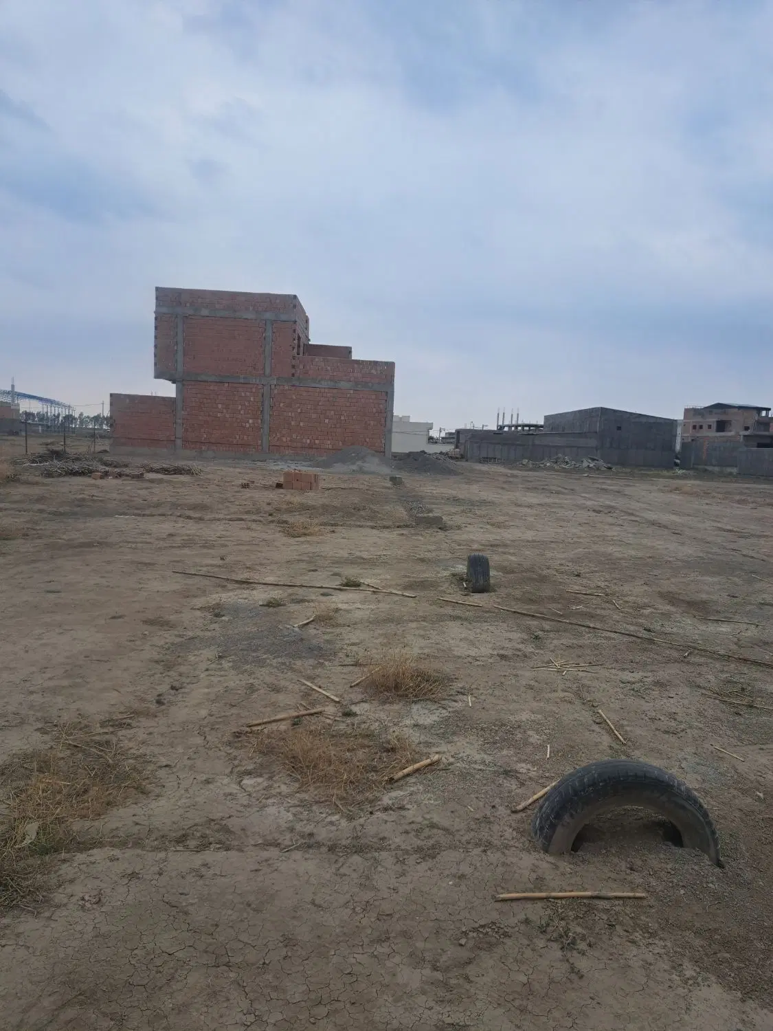 زمین نزدیک ۳۰متری بادهنه 15 متری