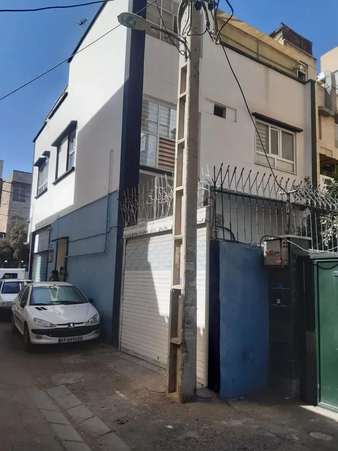 ۳۶مترمغازه ۲باب دوط مسکونی مجزا۱۲۰مترحیاط ماشین رو