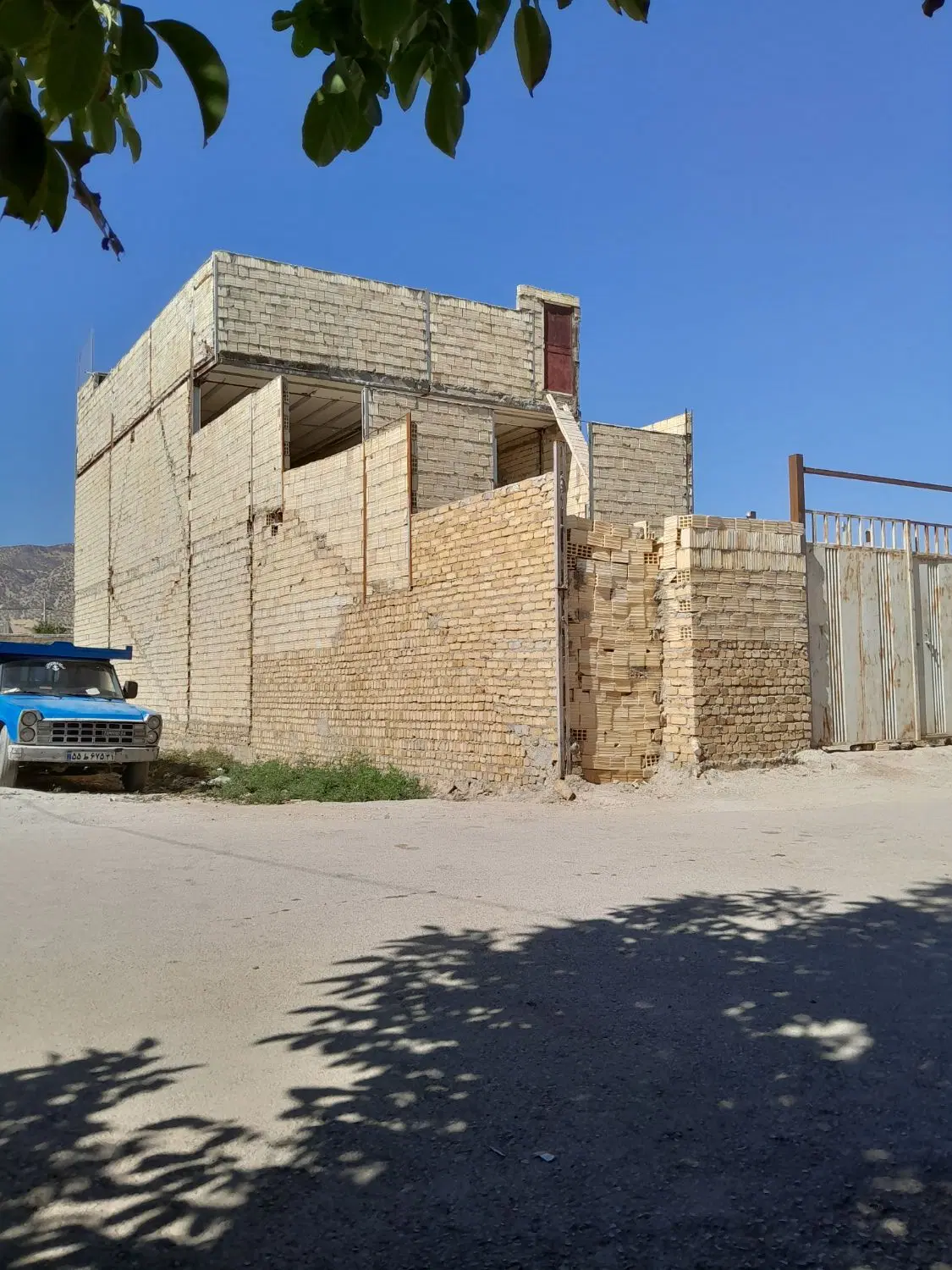 خانه دو طبقه دیناروند