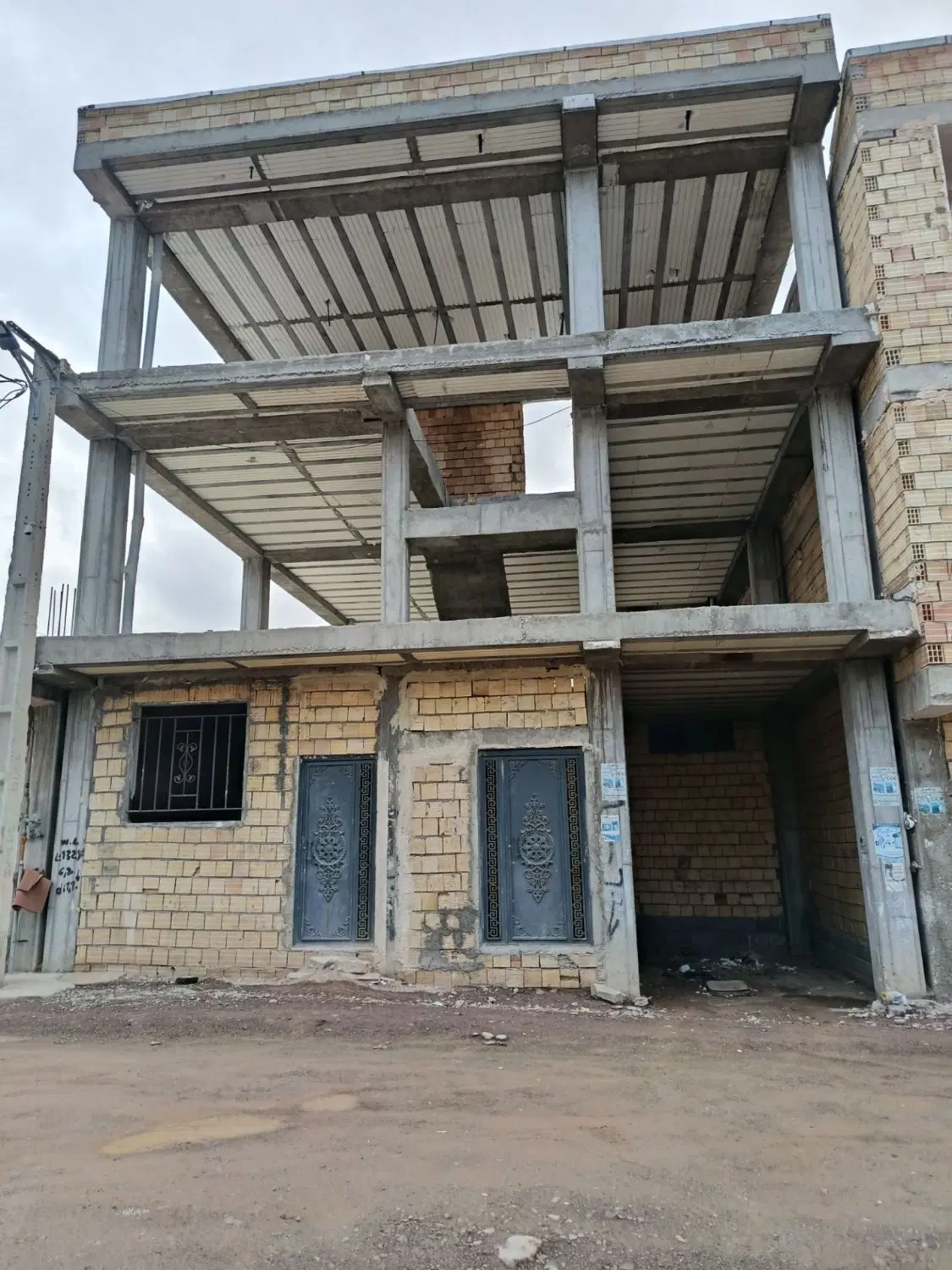 خانه گل سرخ کوچه 8