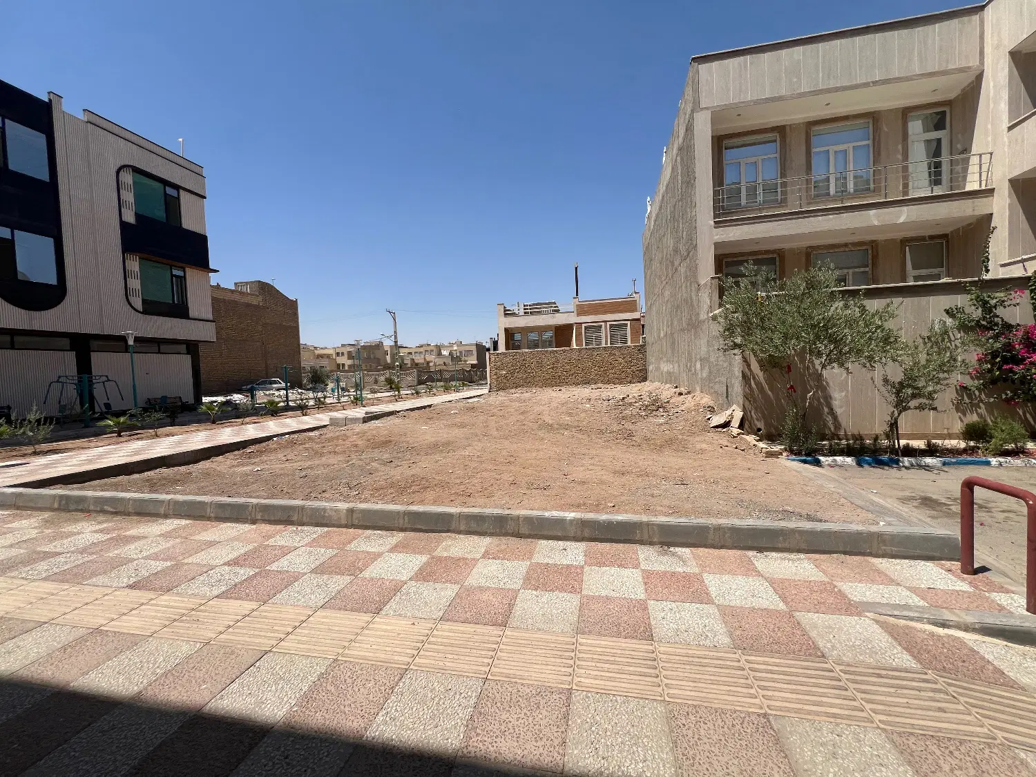 زمین ۲۳۴متری قدسیان (بلوارفلسطین)
