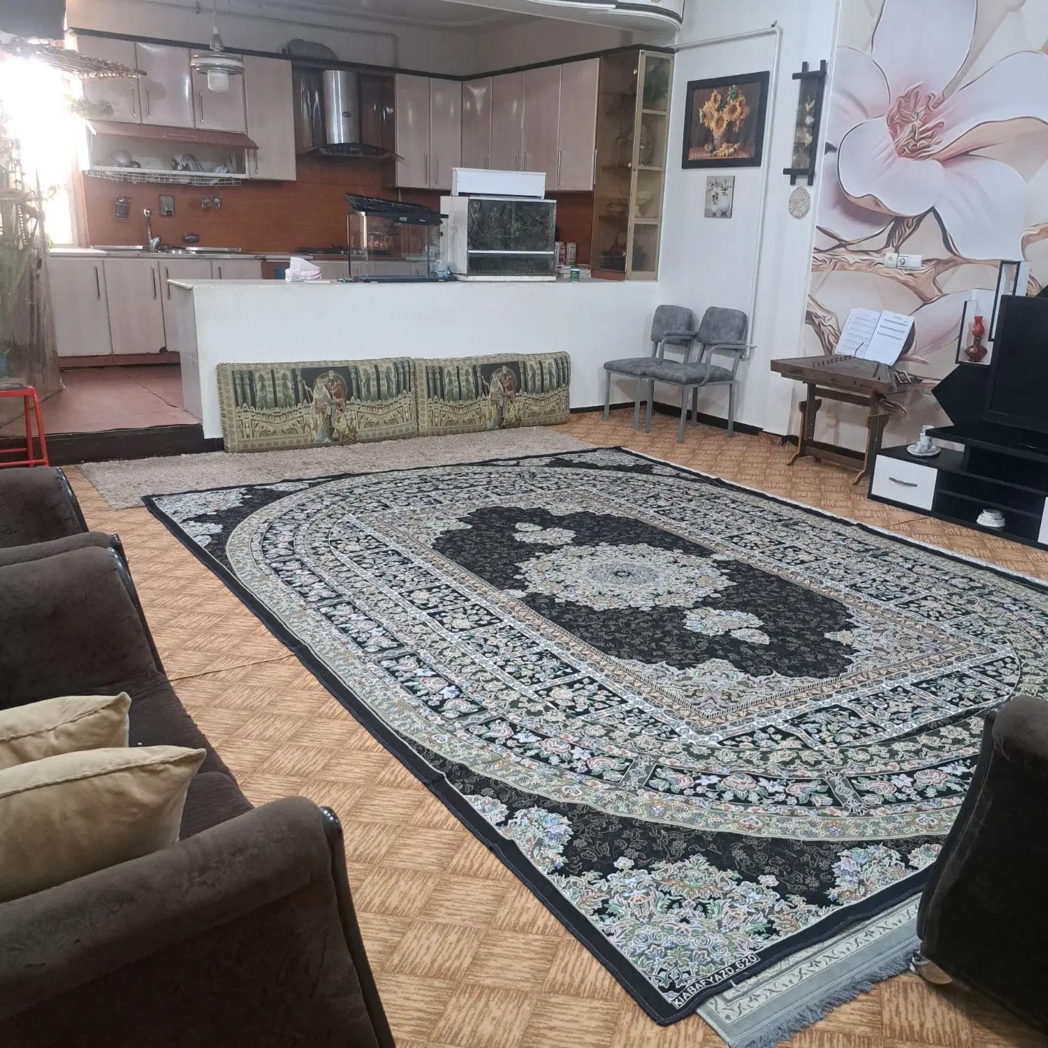 ساختمان ۳ طبقه و مغازه تجاری