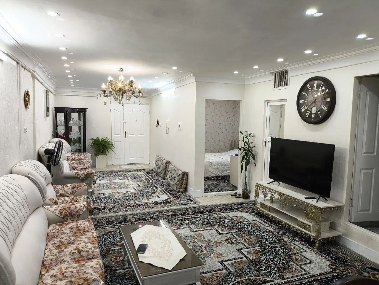 یک واحد خوش قیمت با موقعیت عالی