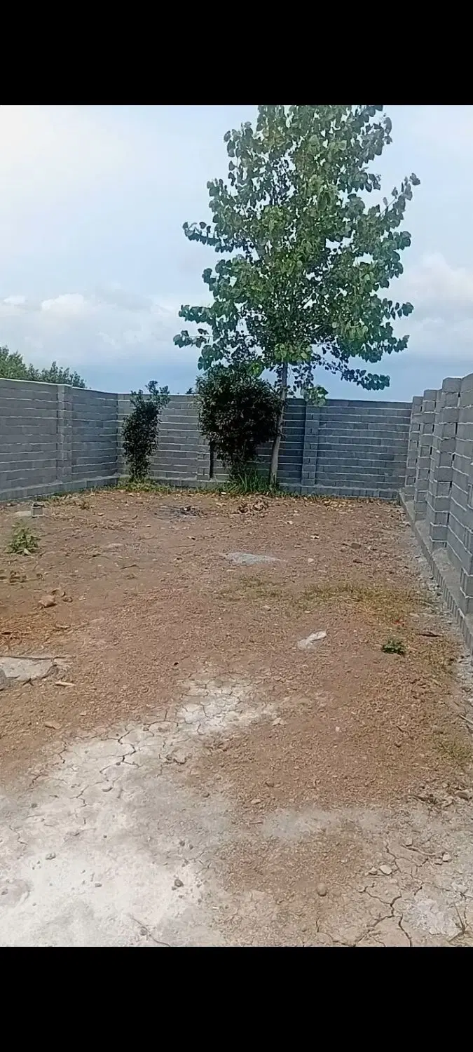 زمین چهار دیواری شده