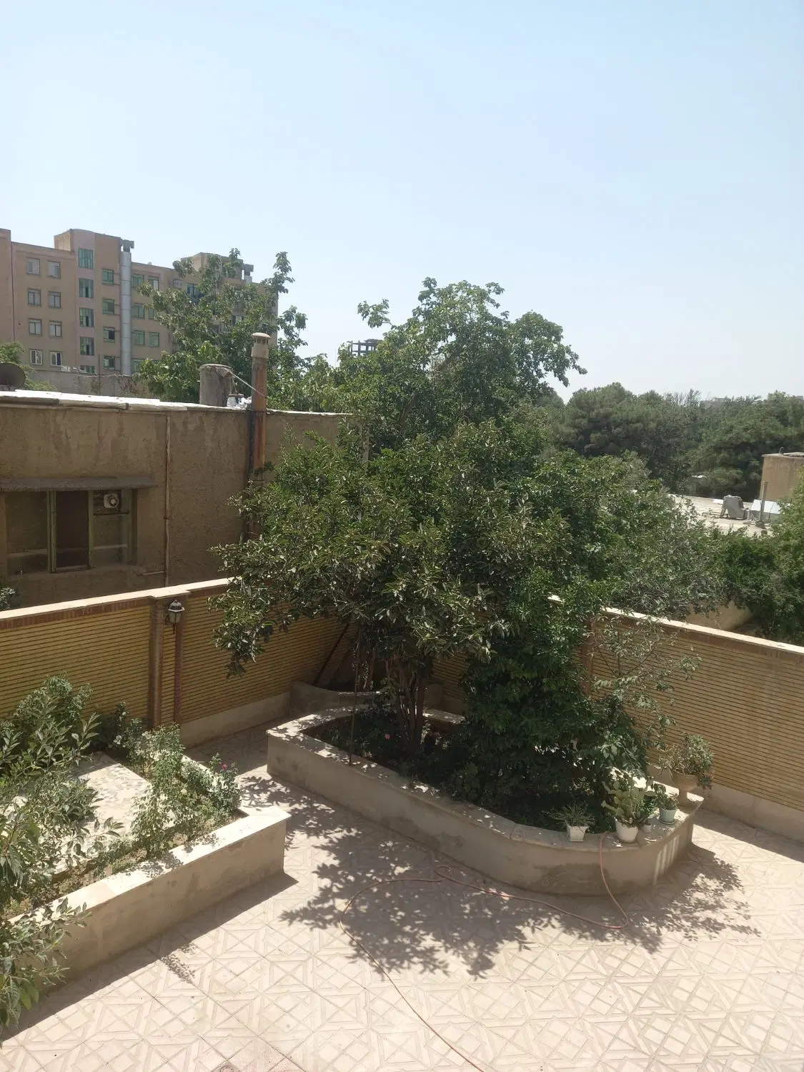 اول خط‌دوحصار دوخواب پارکینگ،سندتک‌برگ