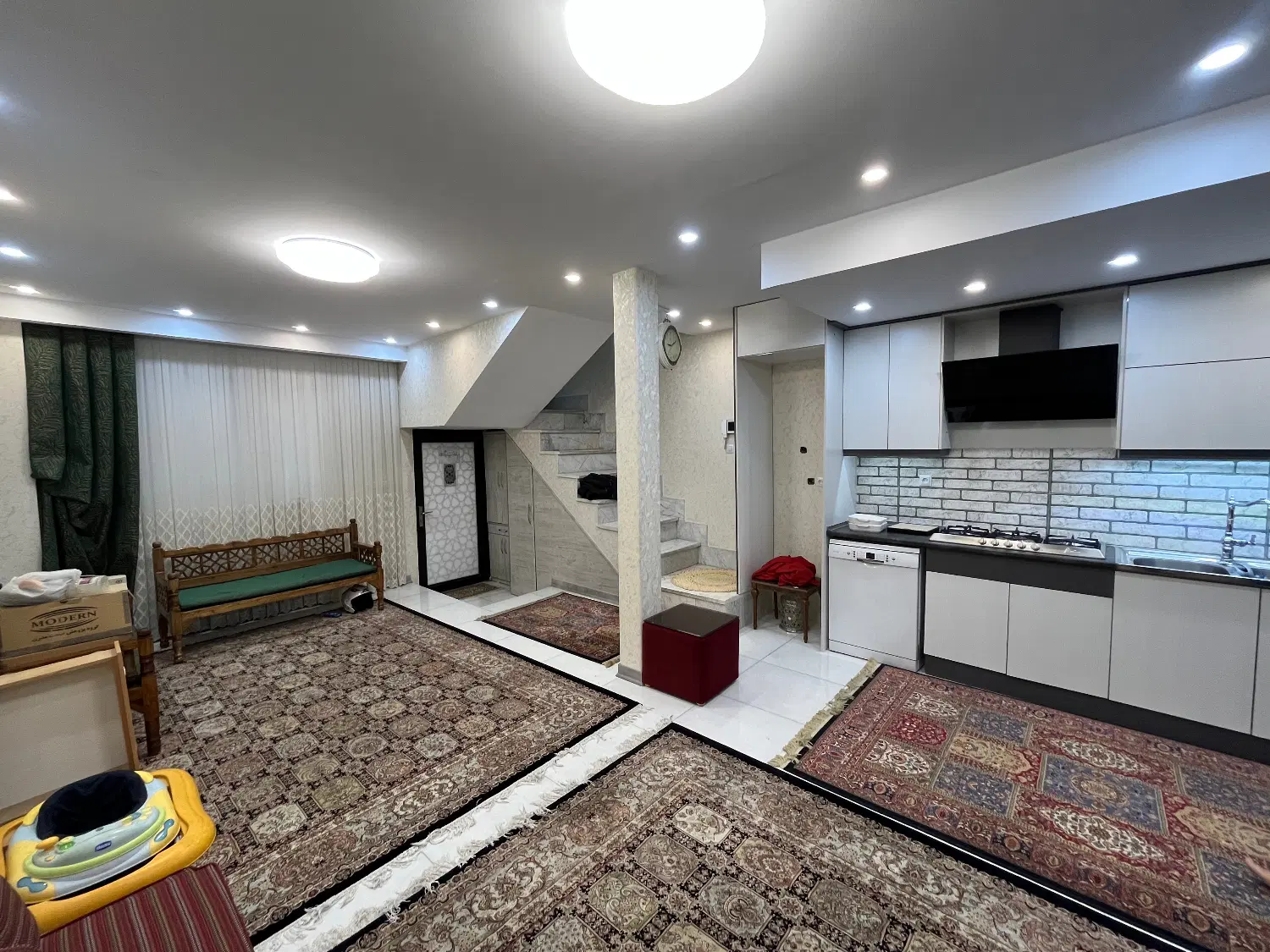 ۵۷ متر ملک مسکونی _۲طبقه ونیم _بابایی شرقی