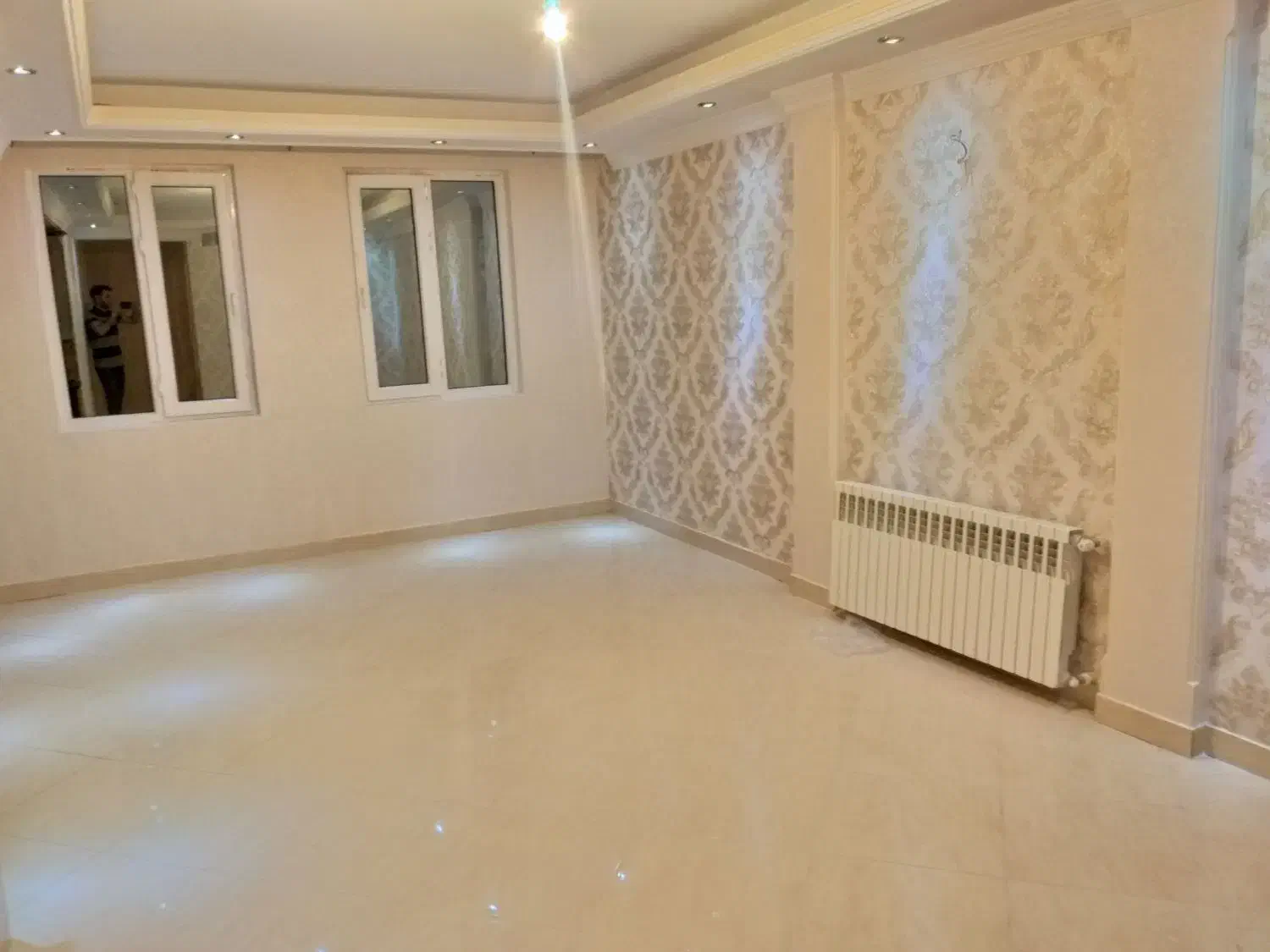 واحد ۵۲ متری فول امکانات دونبش غرق در نور