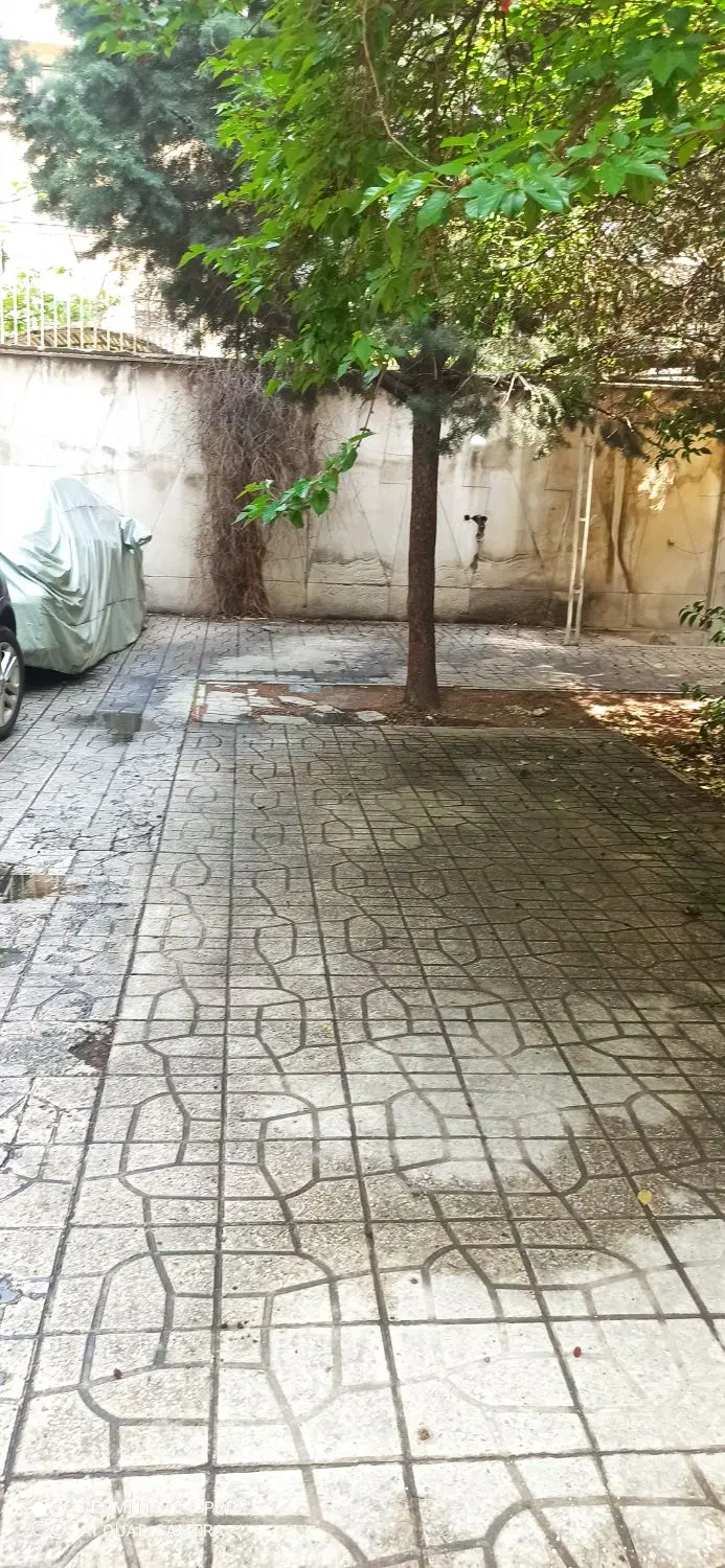 ۱۴۰۰ متر بنا در ۵۶۰ متر زمین دو نبش
