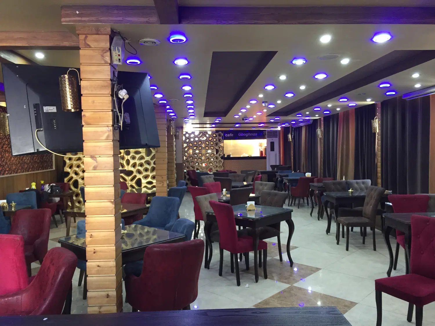 190متر تجاری بر بلوار فردوس شرق مناسب کلیه مشاغل