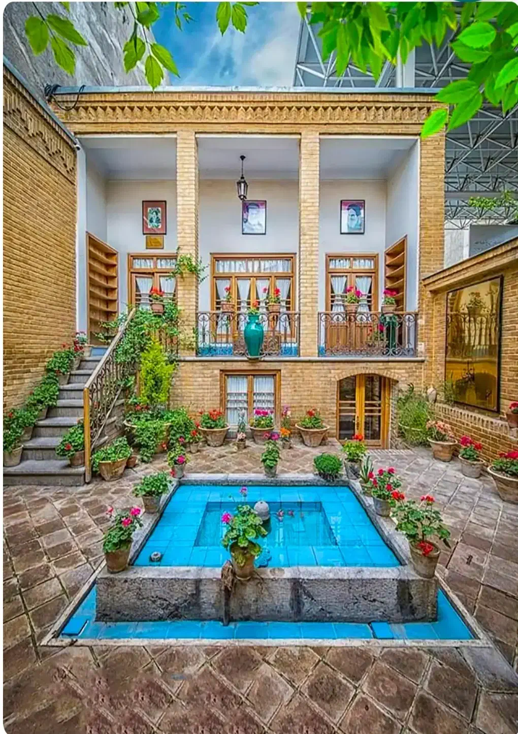 منزل مسکونی ویلایی دوطبقه