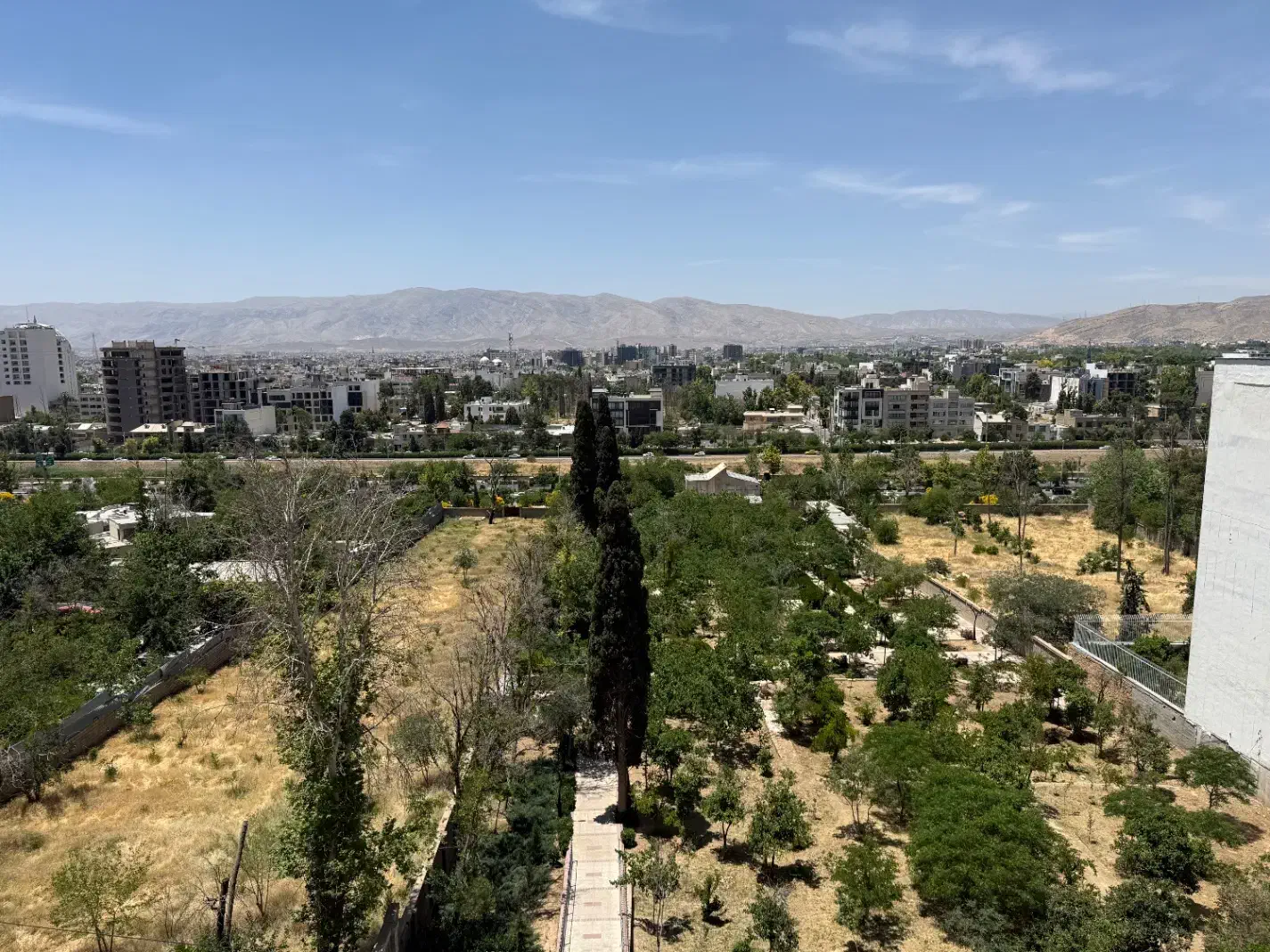 ۲خواب _ ویو ابدی _ تراس قابل چیدمان _ ساختمان برند