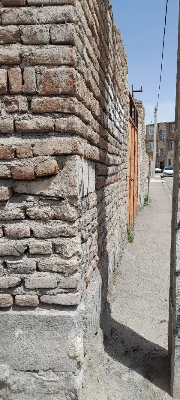 زمین چهار دیواری