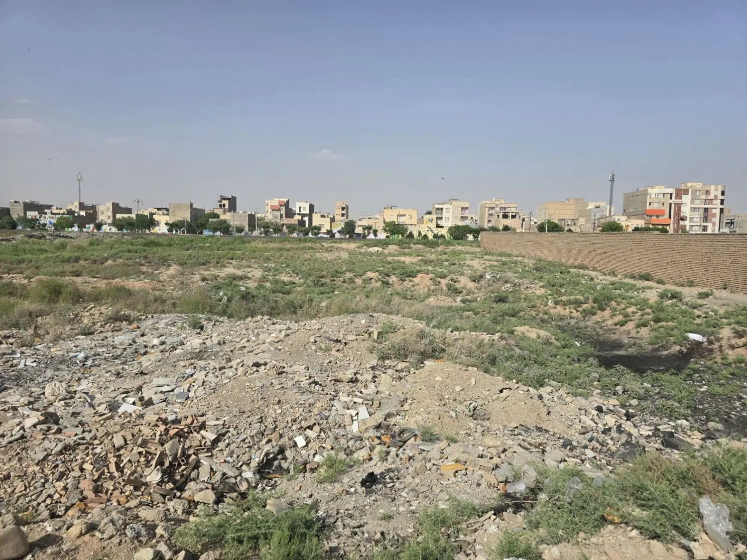 زمین  کمربندی جنوبی قرچک متراژ۸۲۰متر سند ششدانگ