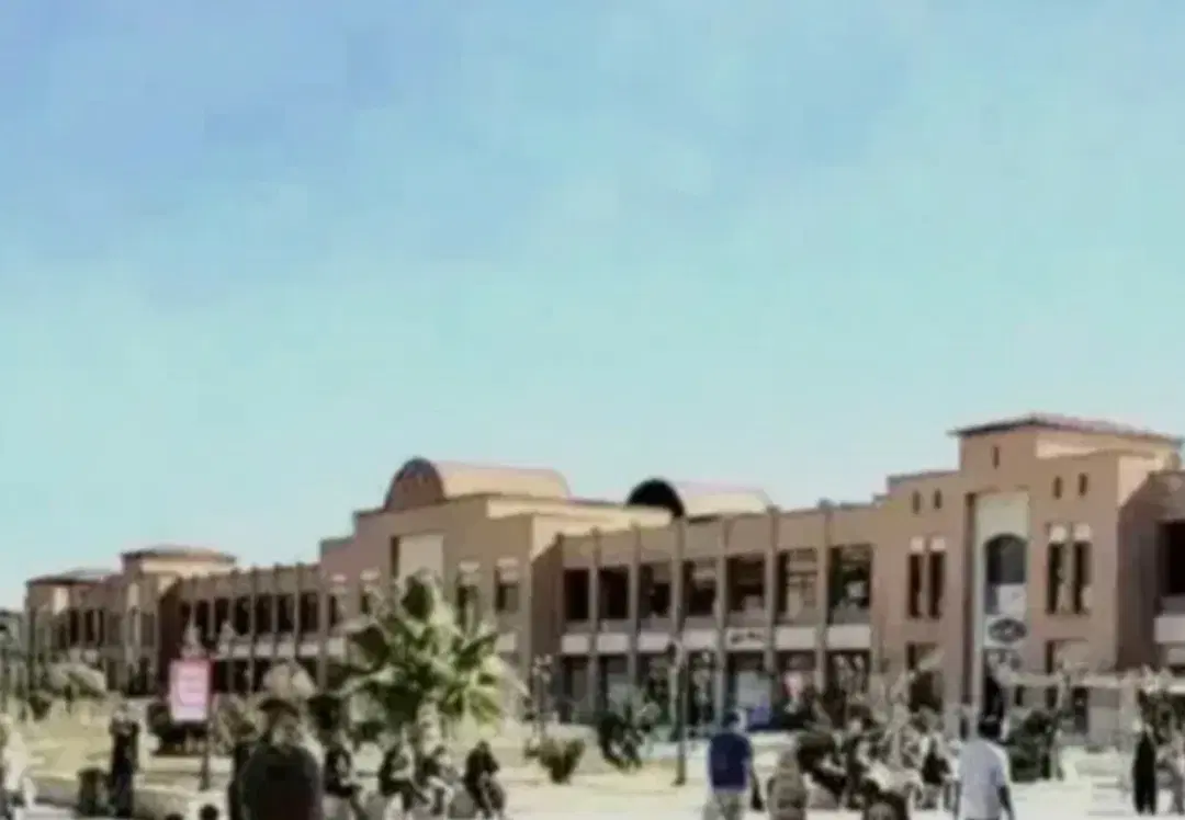 مقازه وسط حیاط اصلی دور آبنما پاخور عالی