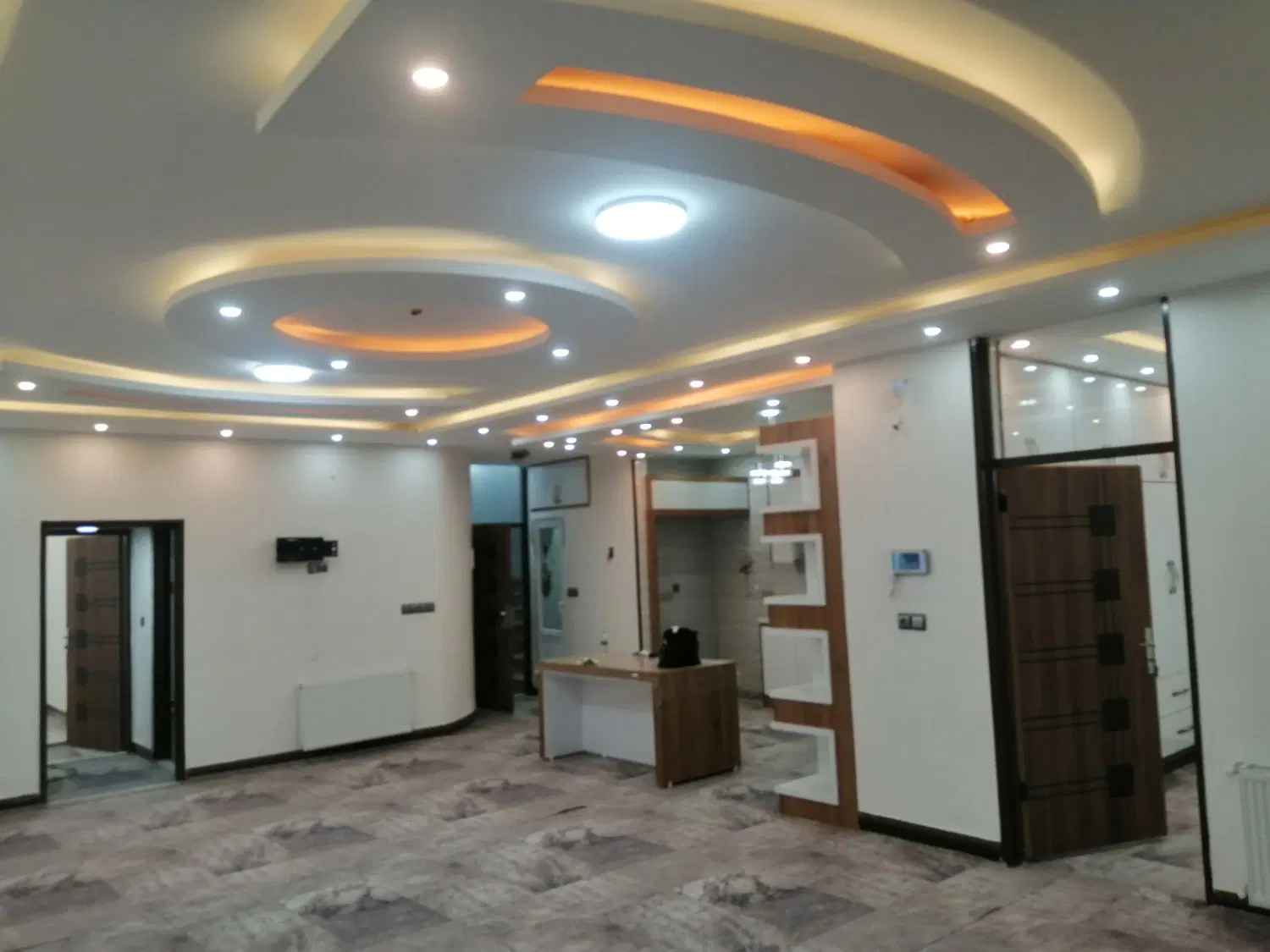فروشی قلعه سفید