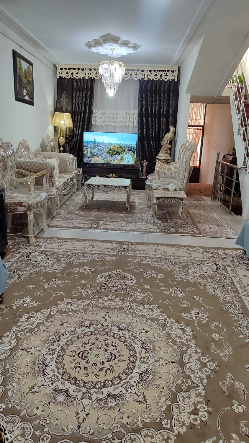 ویلایی سه طبقه  دو کله بر در بهترین کوچه  مصوری
