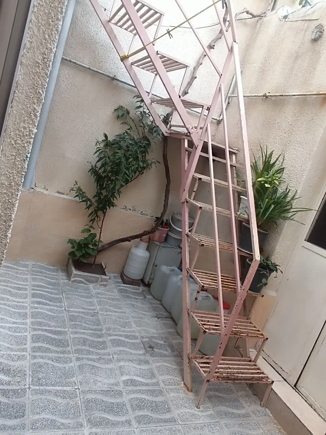خانه دوطبقه  70متری قطعه عقب