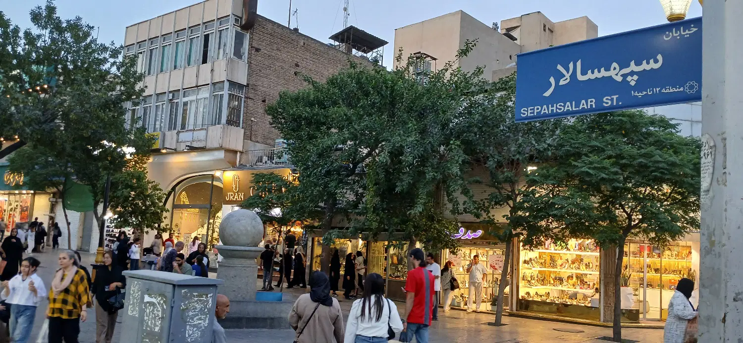 ۴۰۰ متر مغازه بر اصلی سمت راست پاخور عالی