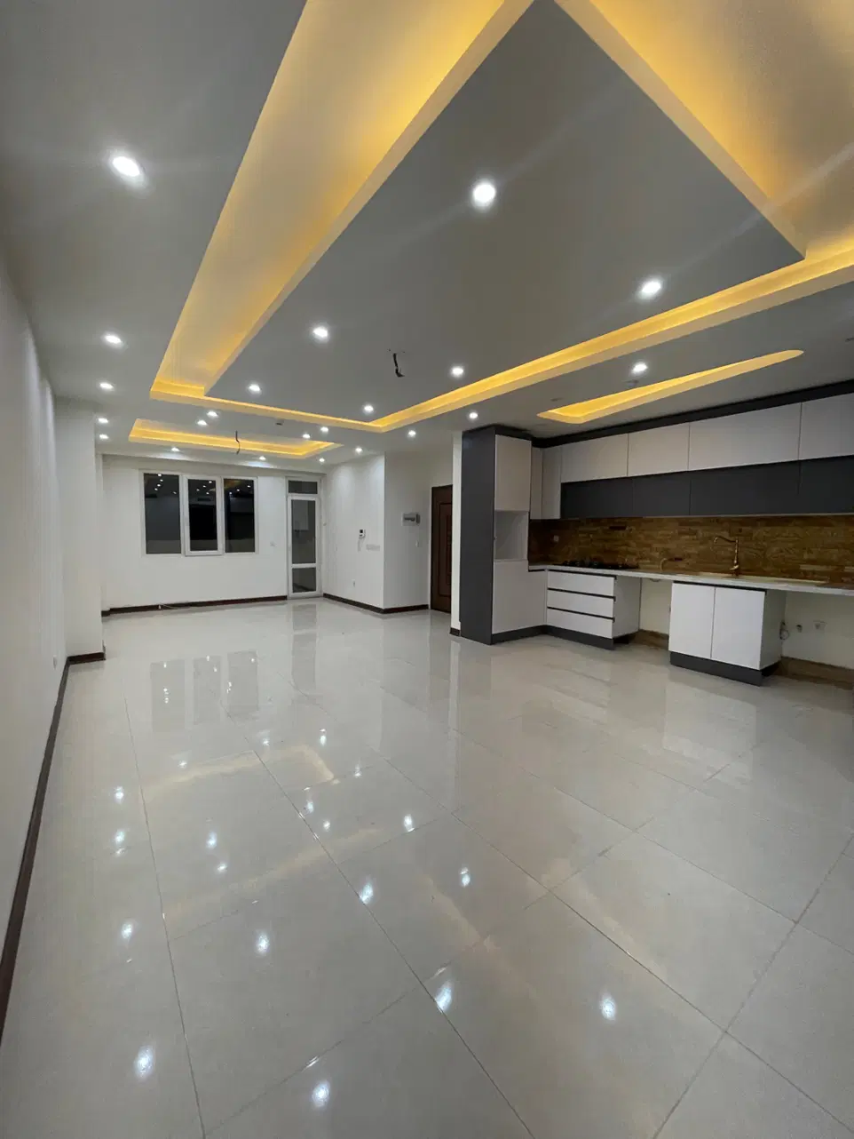 ۹۳مترروبنما،مشاورشماخانم اذر