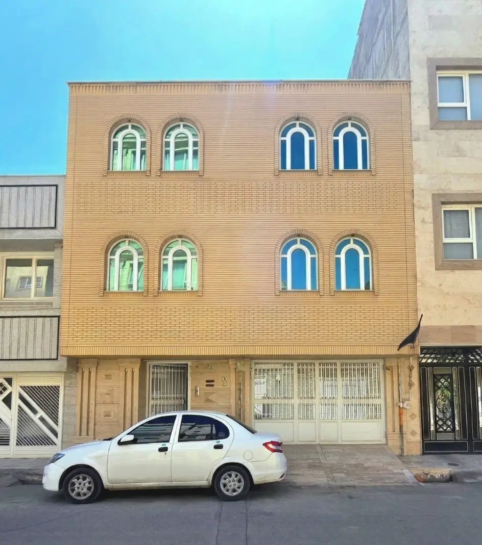 فروش خانه ۱۷۴ متری، زیربنا ۴۰۰ متر