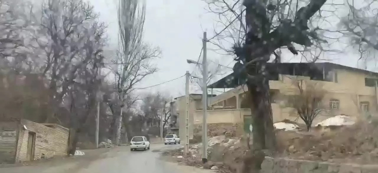 زمین ده بالا مسکونی، دو کله جاده دکل