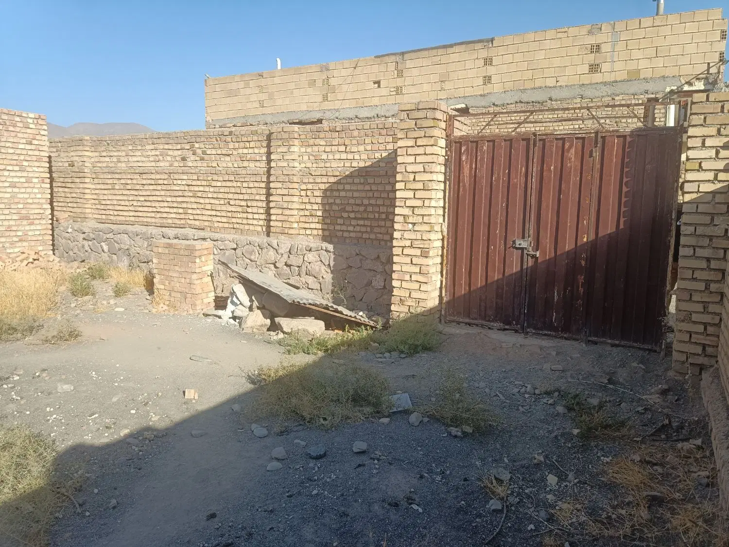 چهاردیواری روستای صومعه