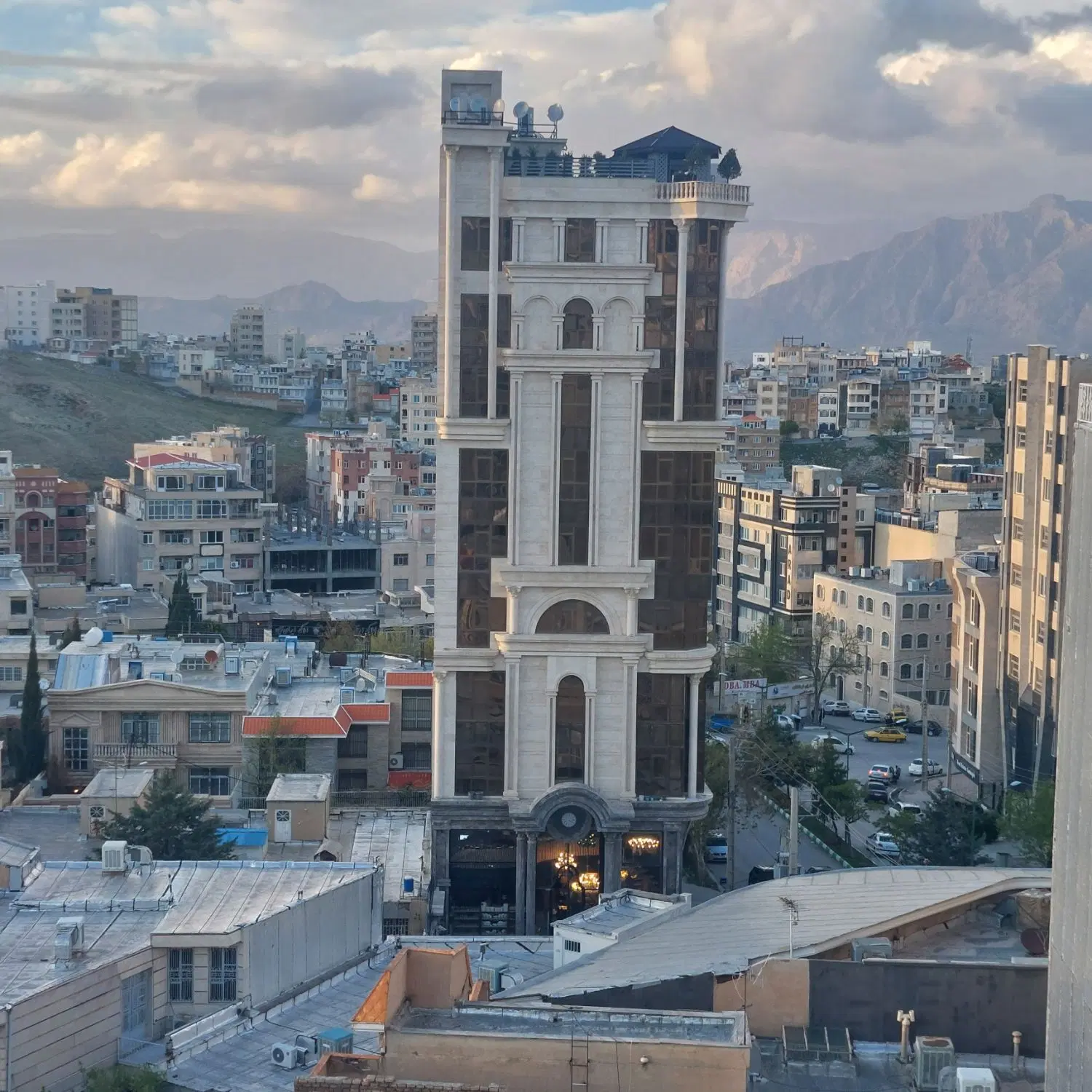 آپارتمان ۳۵۰ متری ۴ خوابه کسری