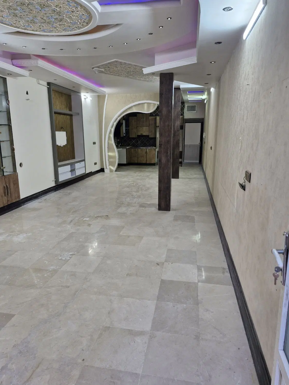 منزل همکف نبش خیابان