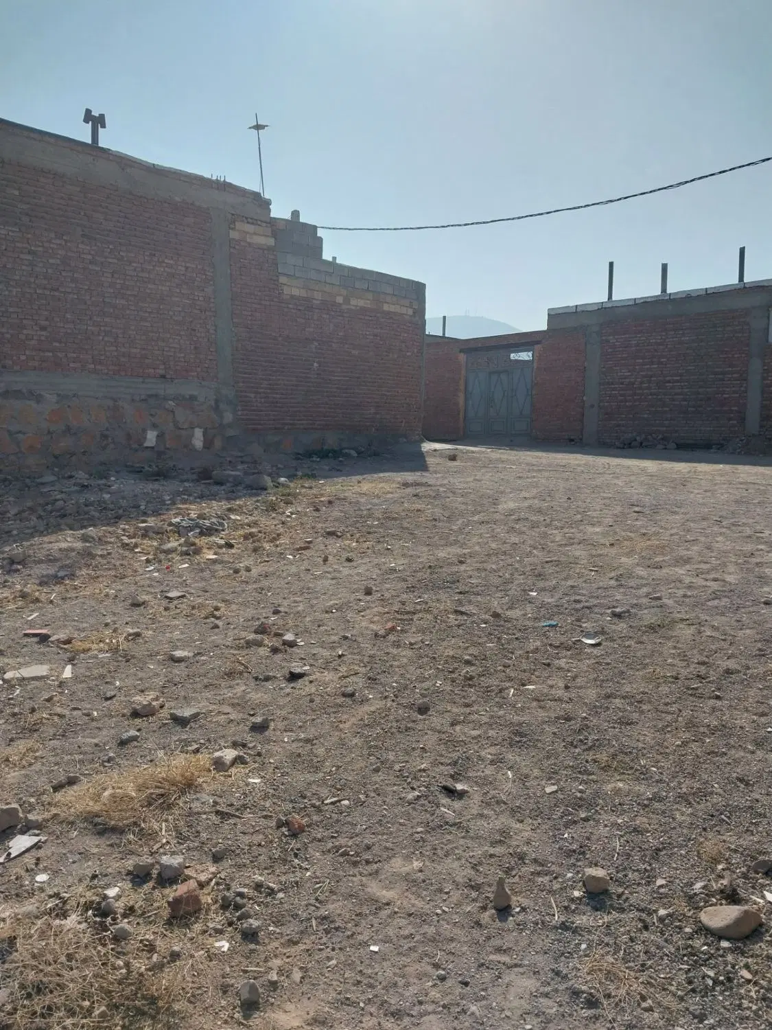 زمین مسکونی جای حیاط در بهترین  جای خراجو