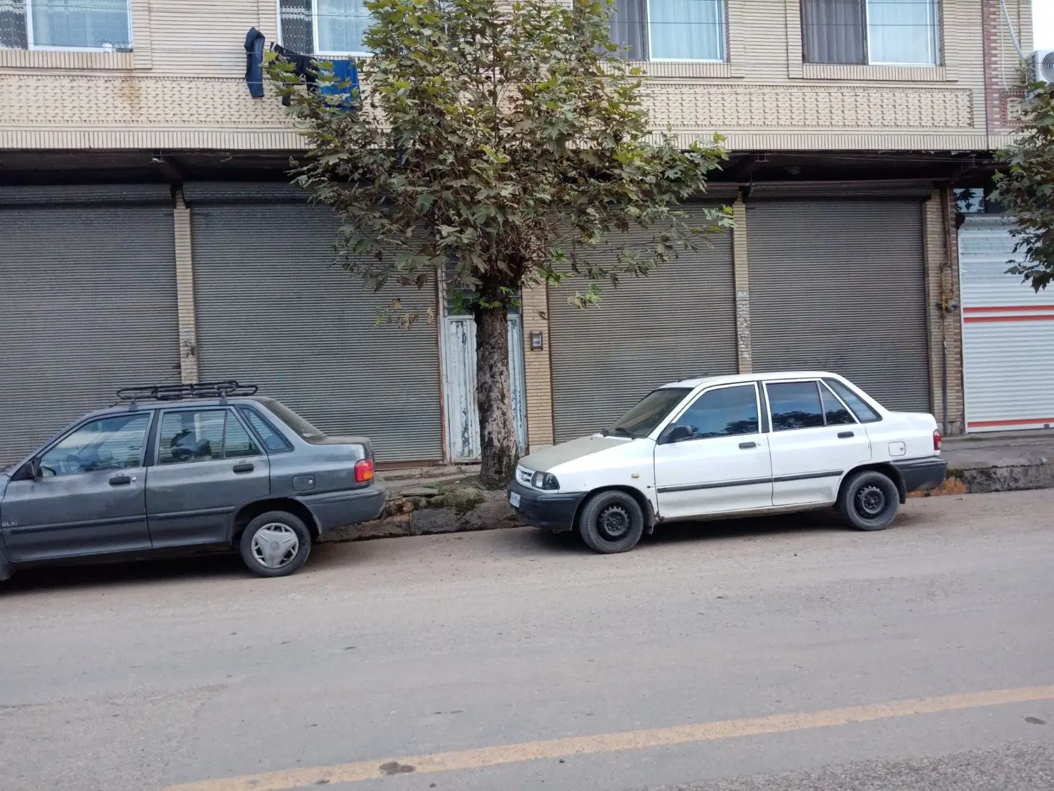 فروش دو دهنه مغازه و دو واحد اپارتمان