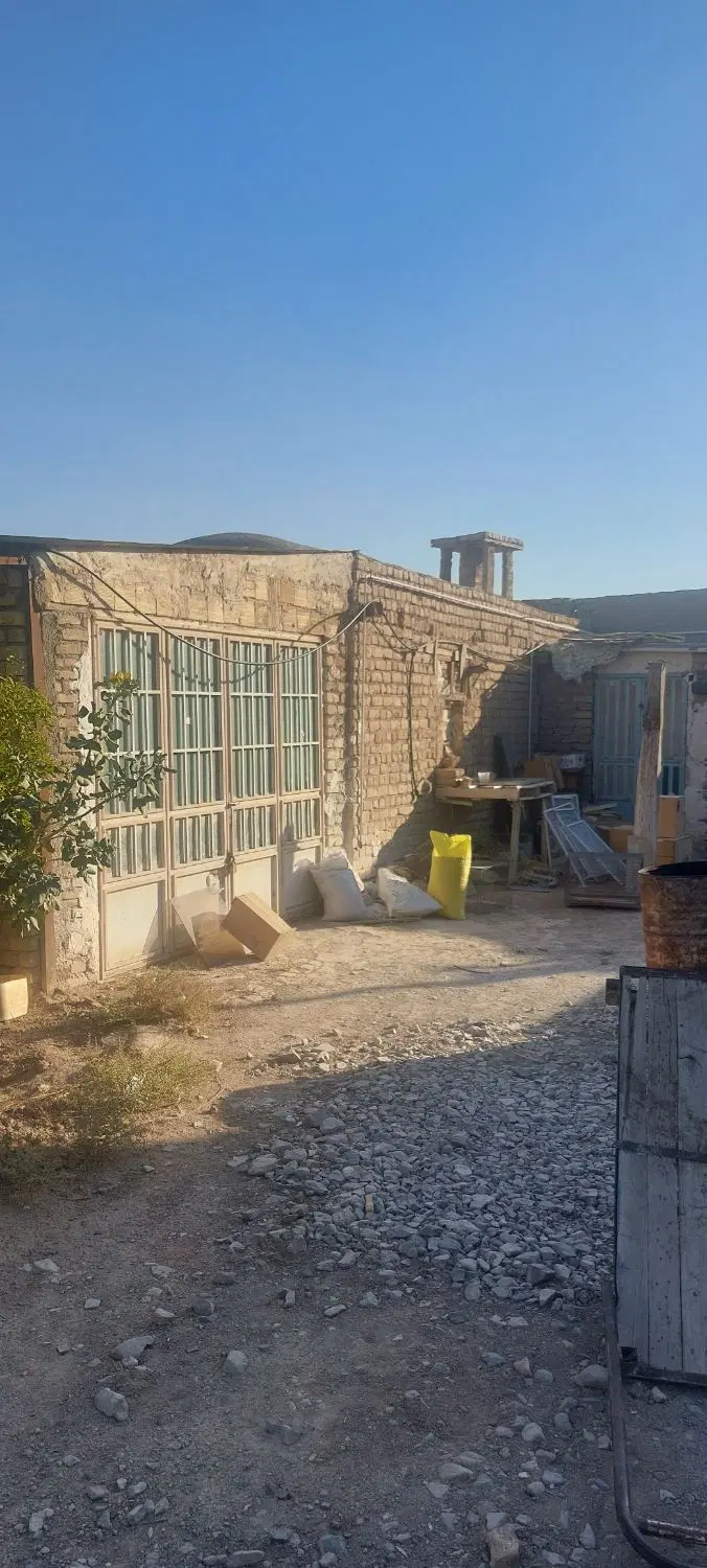 کارگاه انبار با حیاط