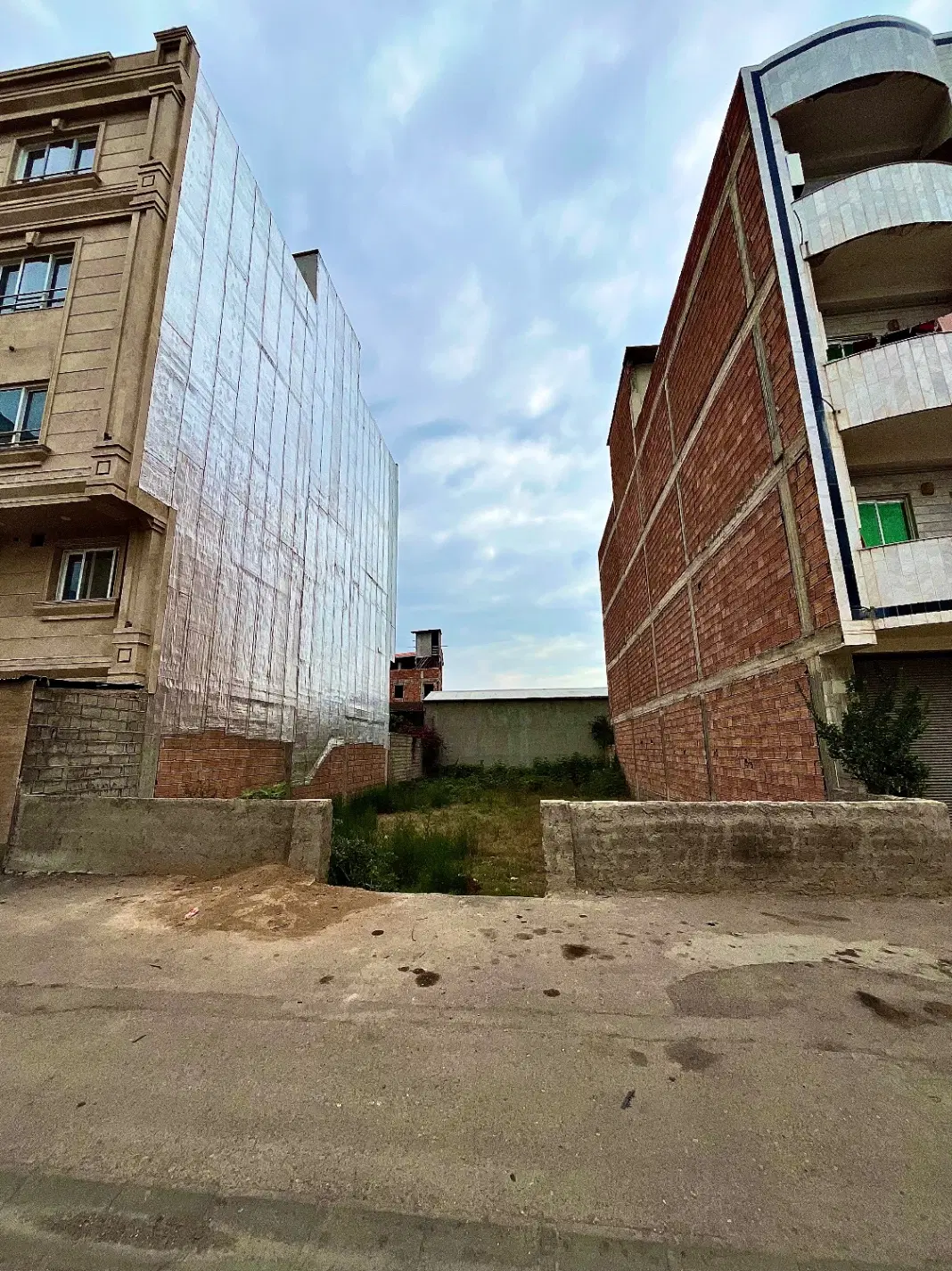 330متر زمین مناسب برای ساخت ساز در شهر
