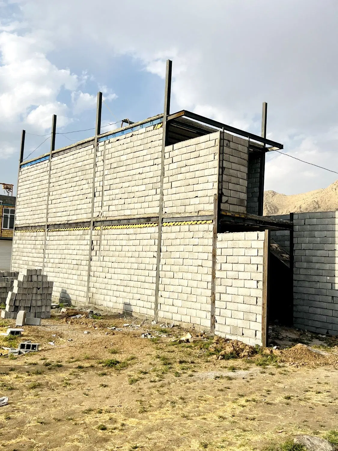 خانه  نیمه کاره86متری واحدی پیش فروش