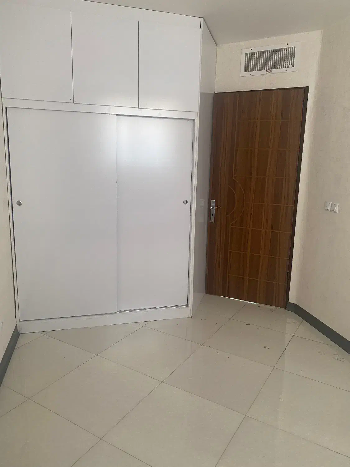 آپارتمان نوساز دوخوابه پرنور آسانسور غرضی