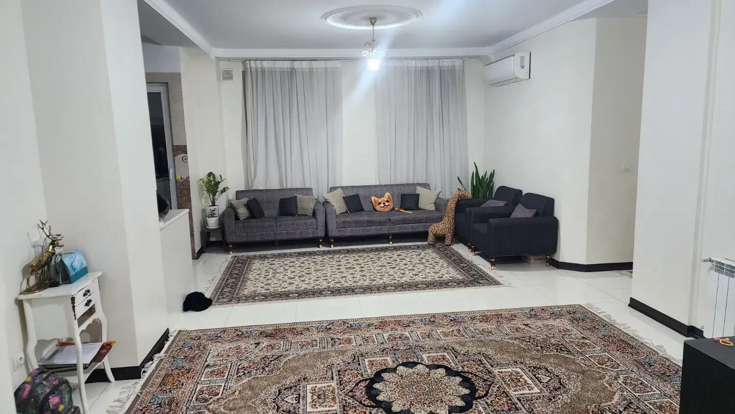 میدان معلم ۷۲متر ۲خوابه فول_ لابی_ سرایداری و..