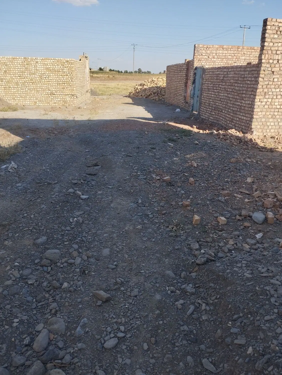 زمین 102متر دور دیوار موحد11