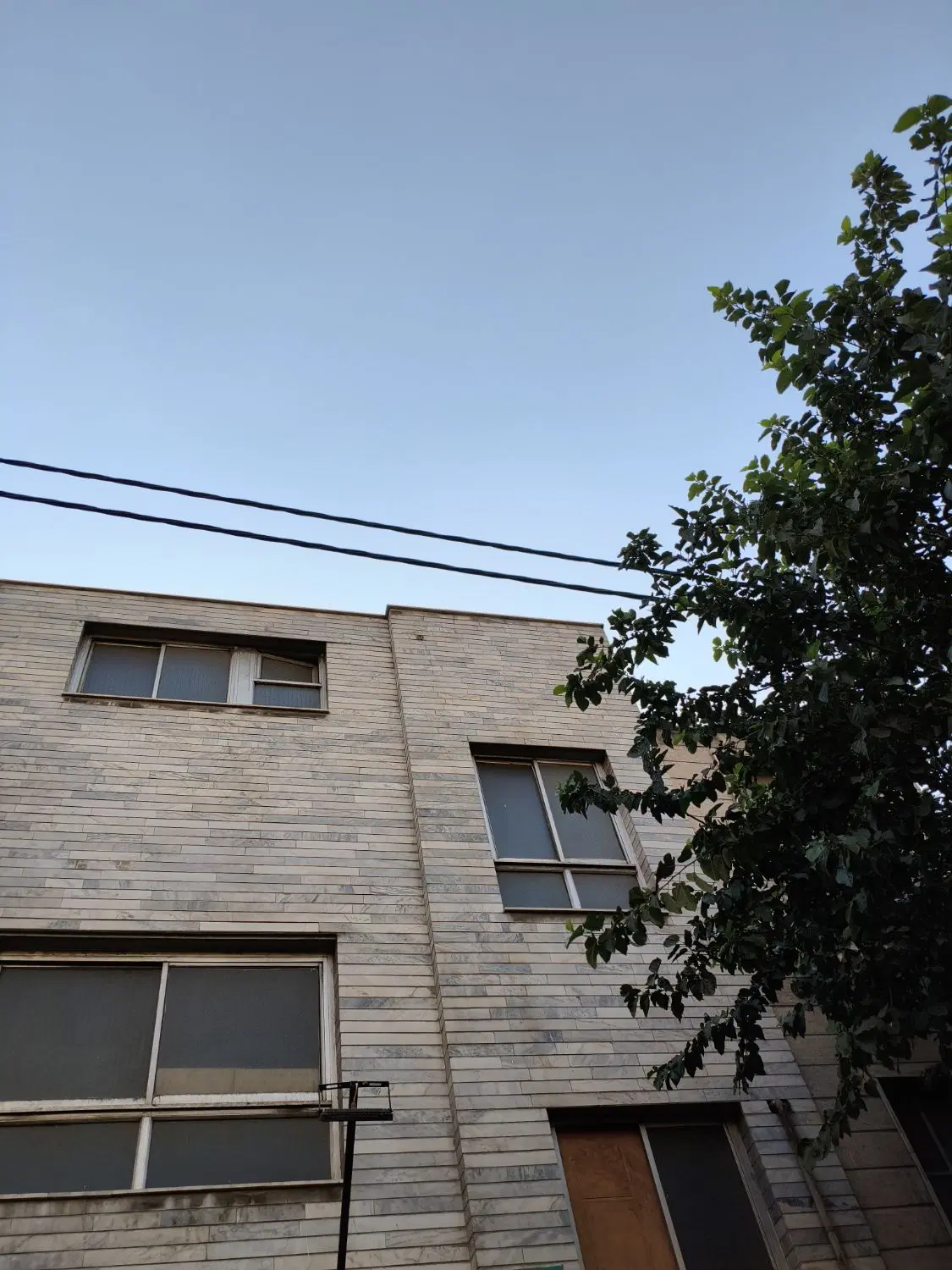 ویلایی و کلنگی