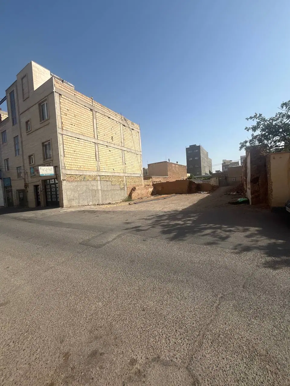 زمین تجاری و مسکونی