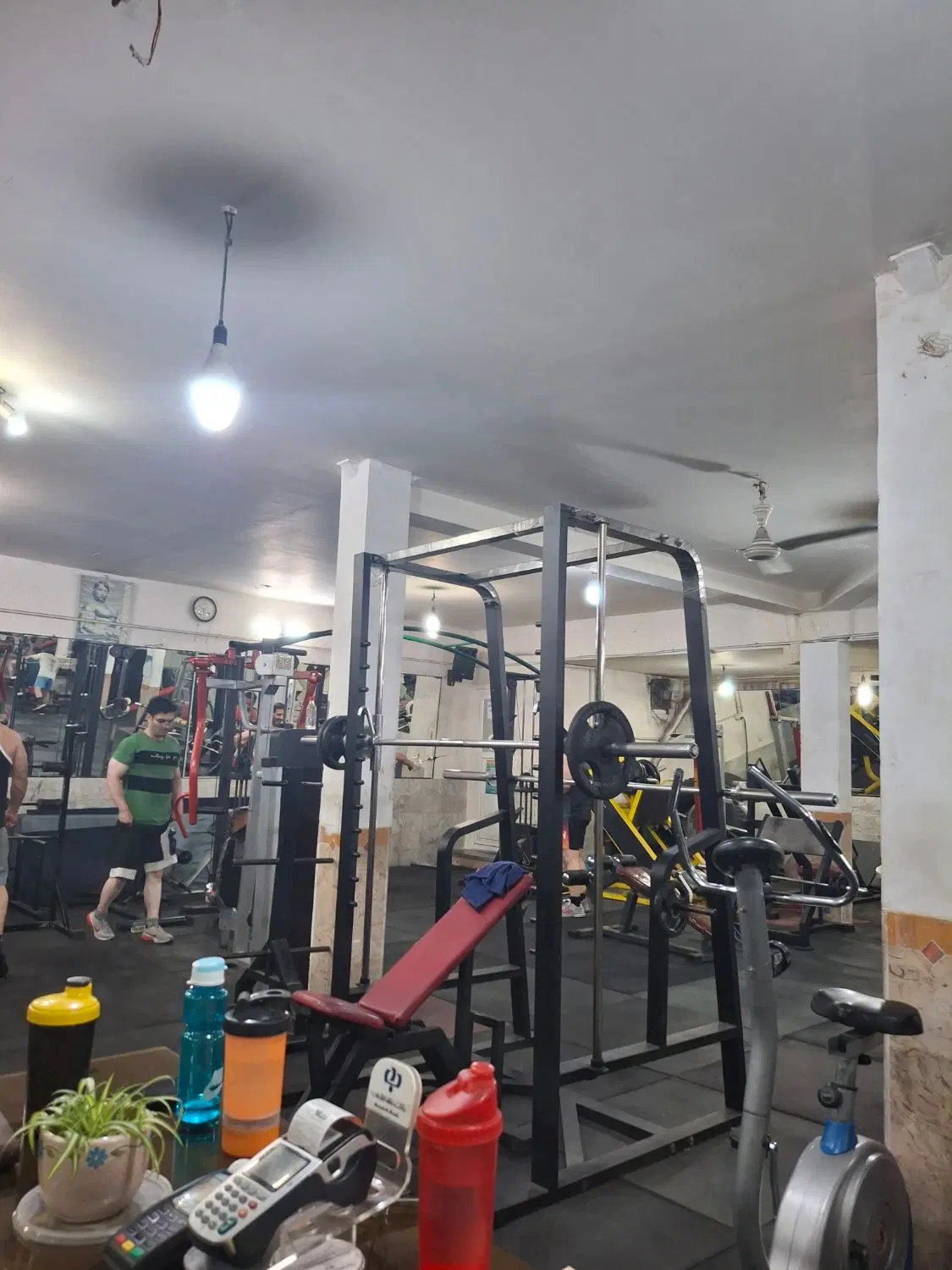 باشگاه ورزشی واقع در میدان ولی عصر  ملایر