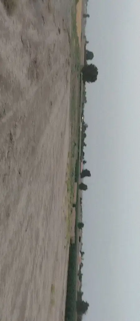 زمین ۳۰۰ متر