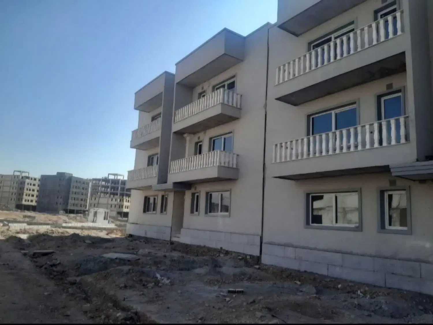 آپارتمان مسکونی واقع در مهرگان