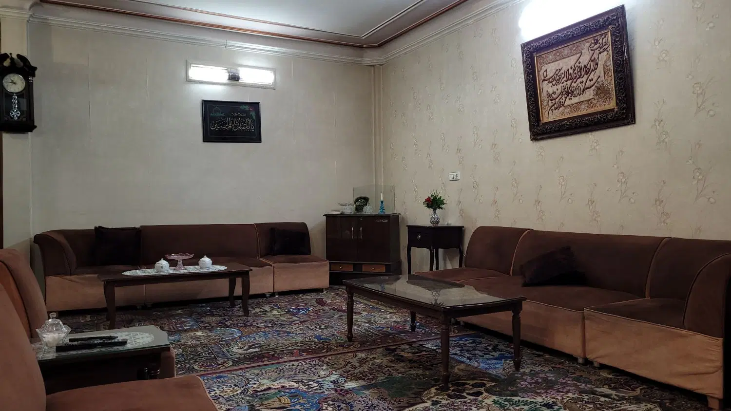 ۸۰ متر ۲خواب دارای پارکینگ اسانسور انباری طبقه اول