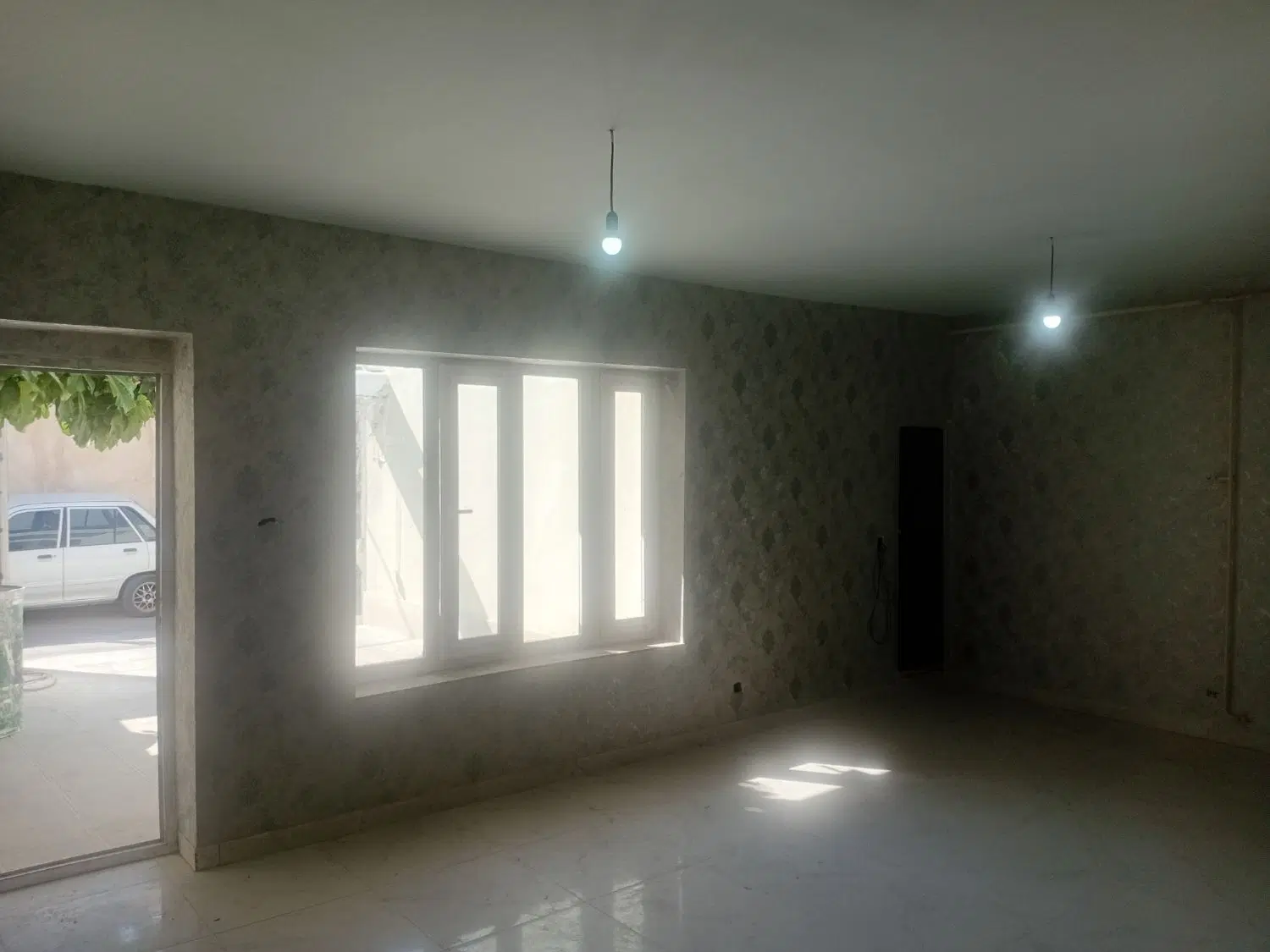 حیاط ویلایی آخرحجتی
