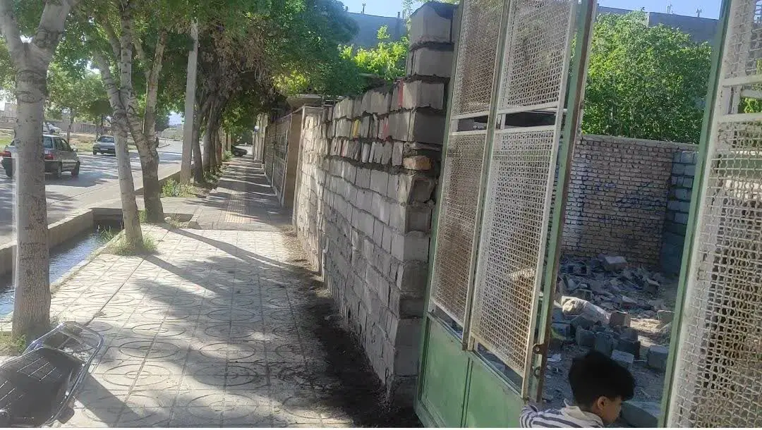 چند موردچند زمین فروشی