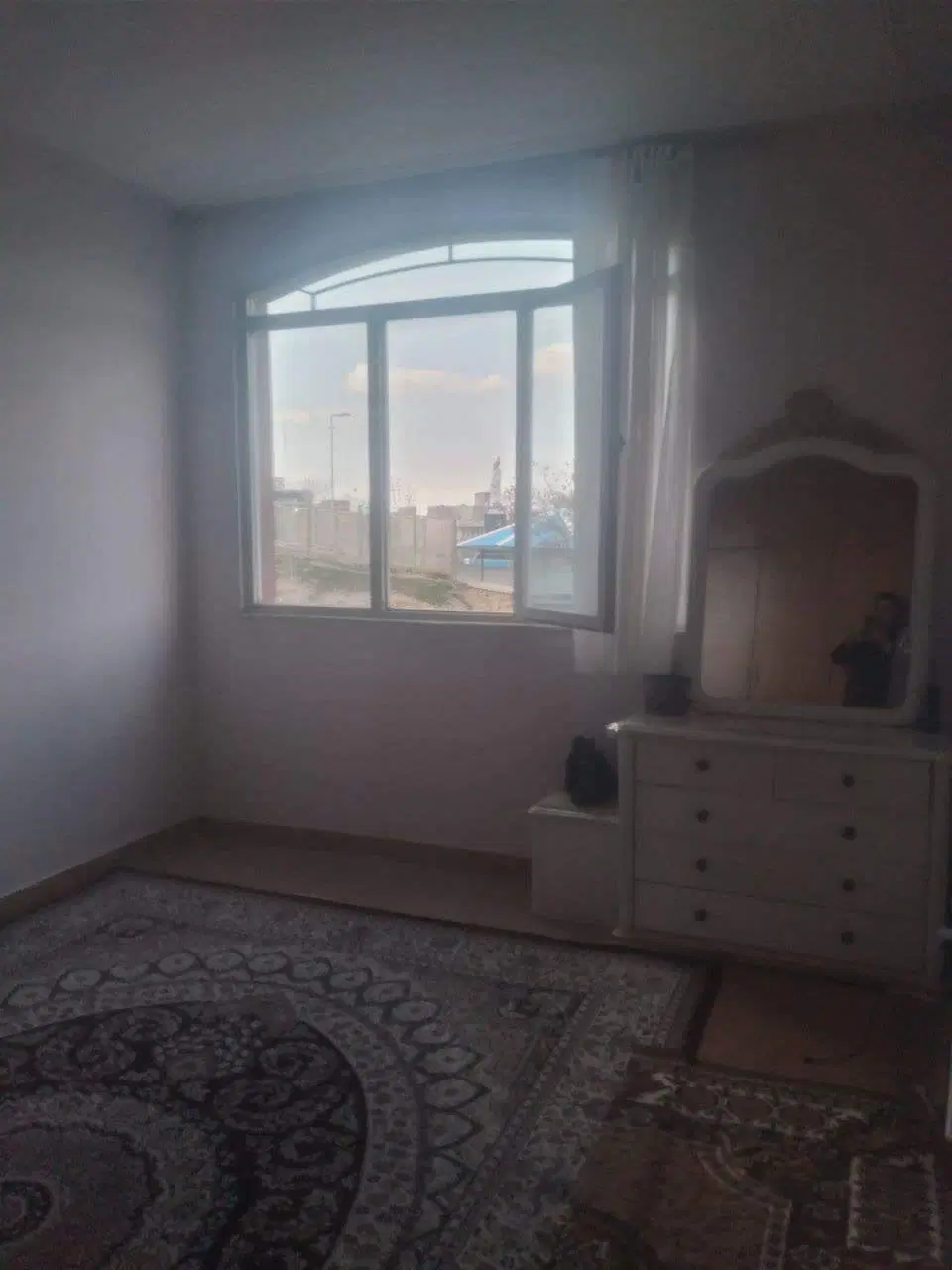 حیاط ویلایی دربست یک طبقه و نیم رجایی شهر ایل گلی