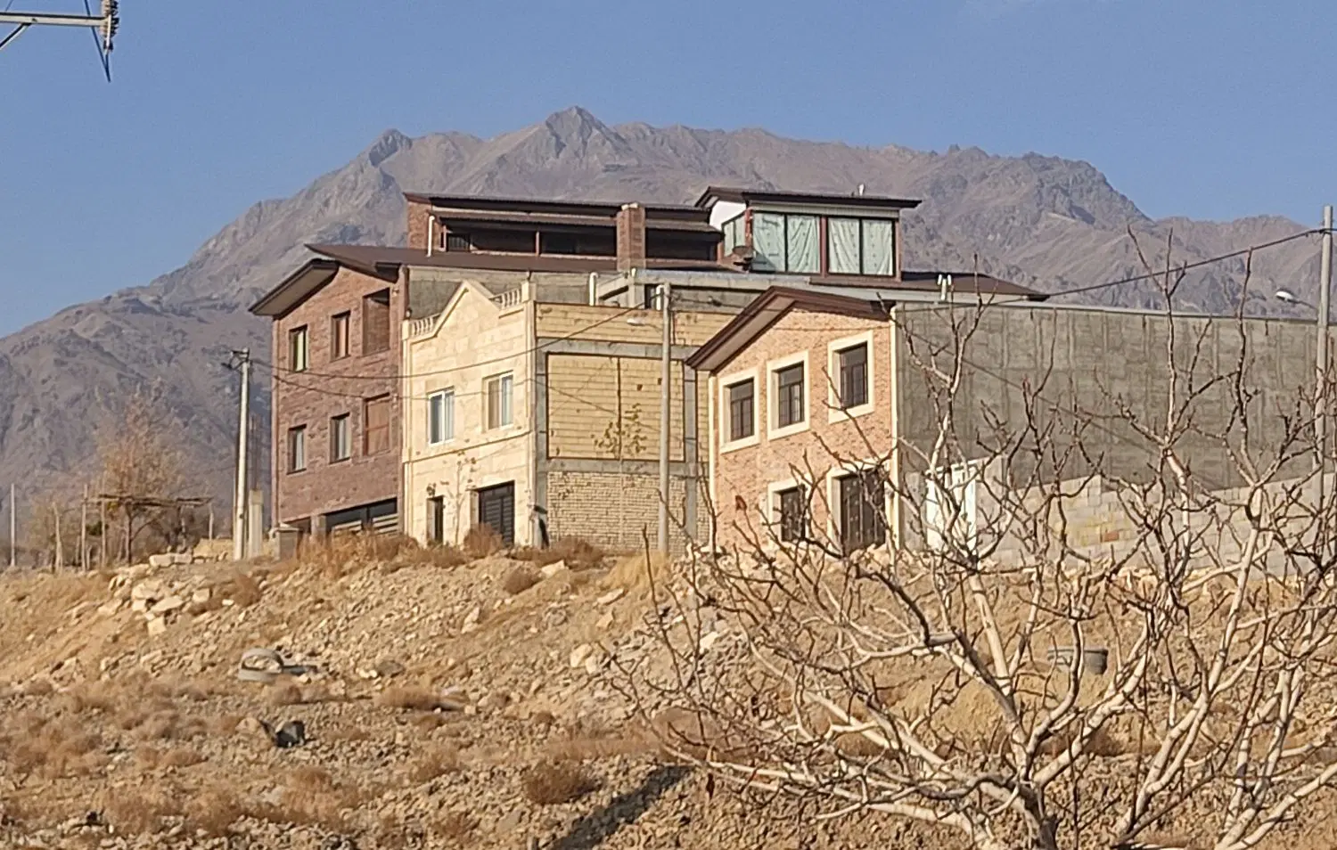 300 متر زمین با پروانه _ روستای کشه _ویوی کوه کرکس
