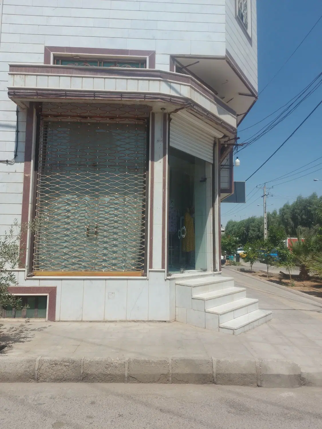 مغازه اجاره ای دو نبش ۹۰متری اول پاسداران