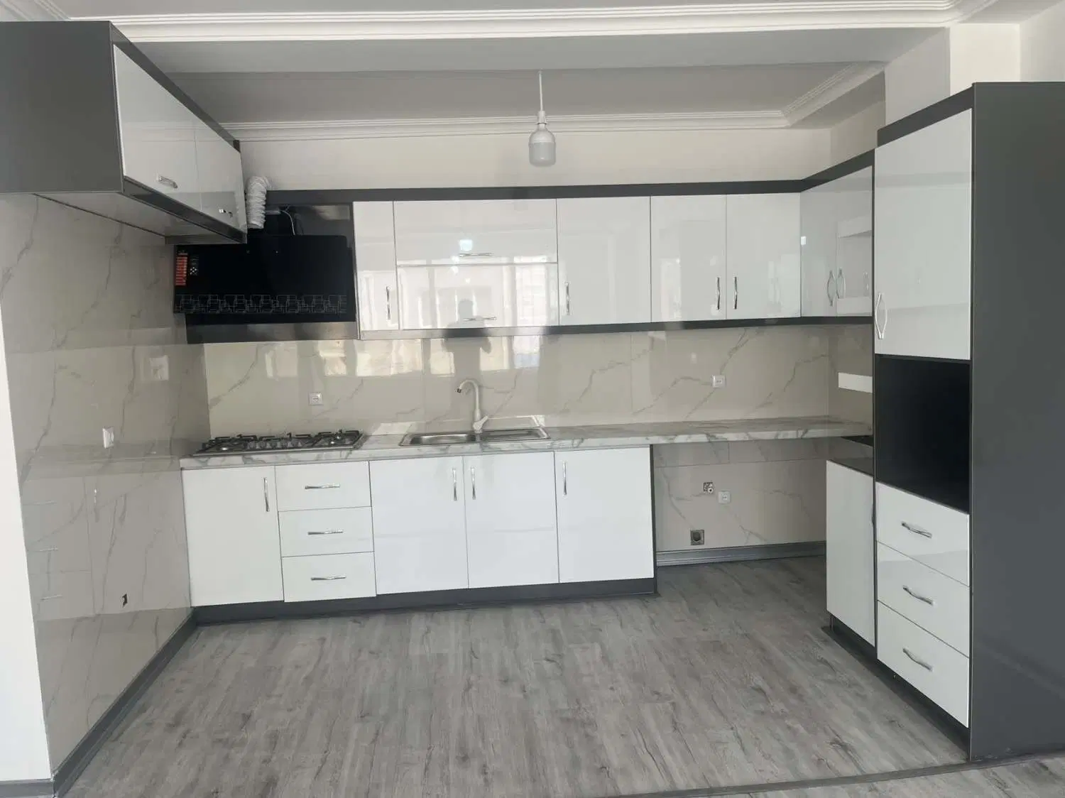 فروش یک واحد اپارتمان دوخوابه بزرگ