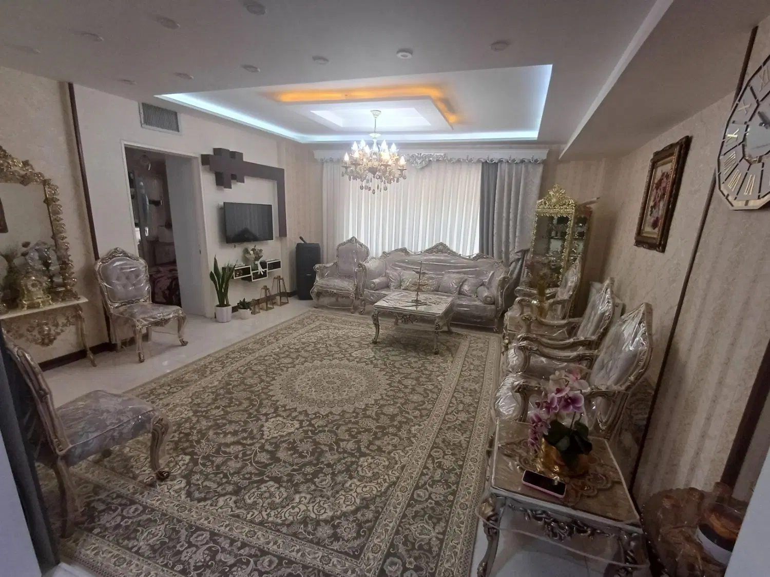 واحد ۶۰ متری میدان باباطاهر پشت اتکا