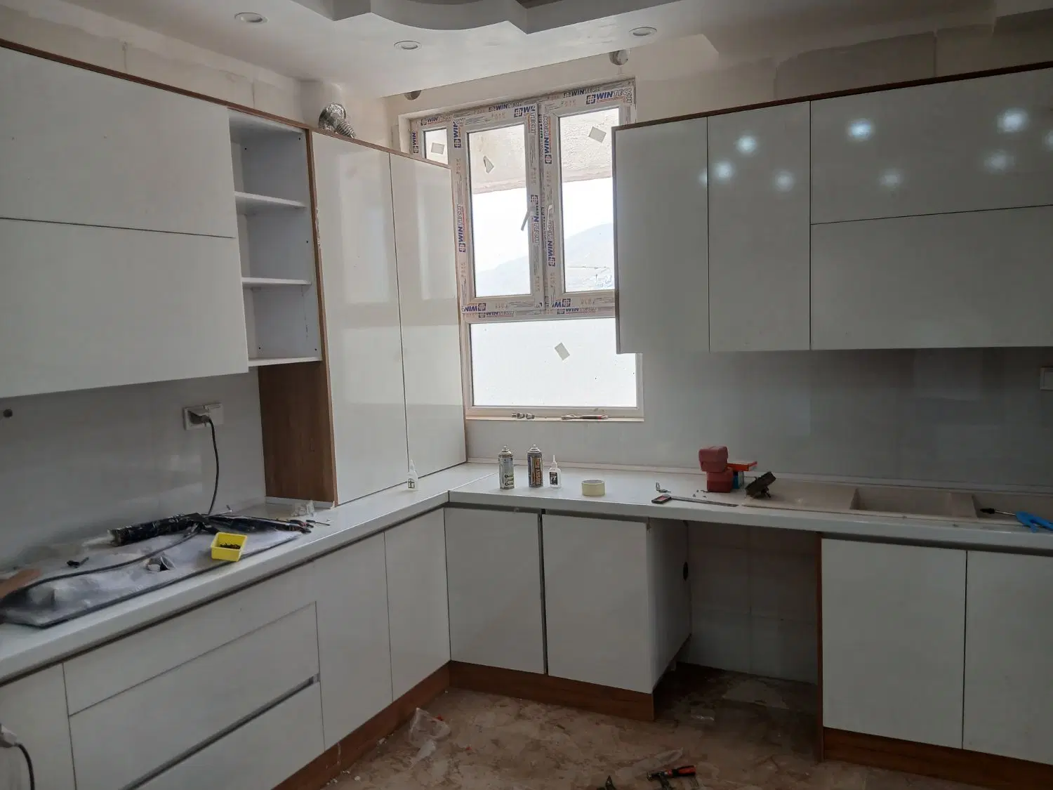 یک باب منزل۵۰ متری یک اتاق خواب کابینت ۹ نقاشی شده